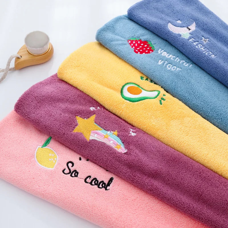Toalha de cabelo super absorvente e macia para mulheres. Toca estilosa e fácil de usar.